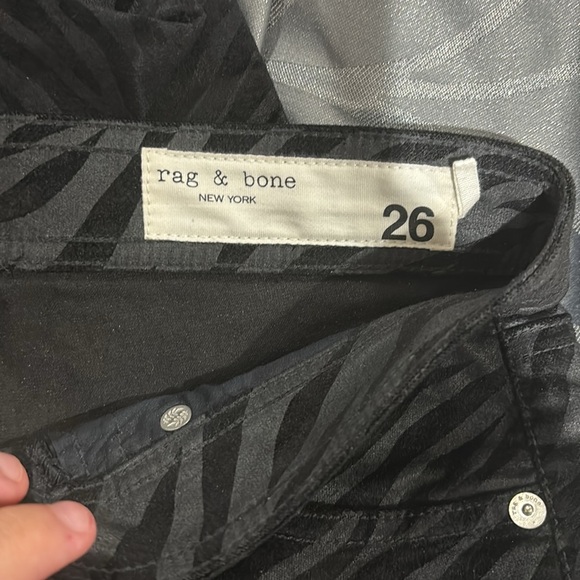 RAG & BONE
Nina High-Rise Zebra-Stripe Ankle Skinny Jeans - Picture 4 of 5